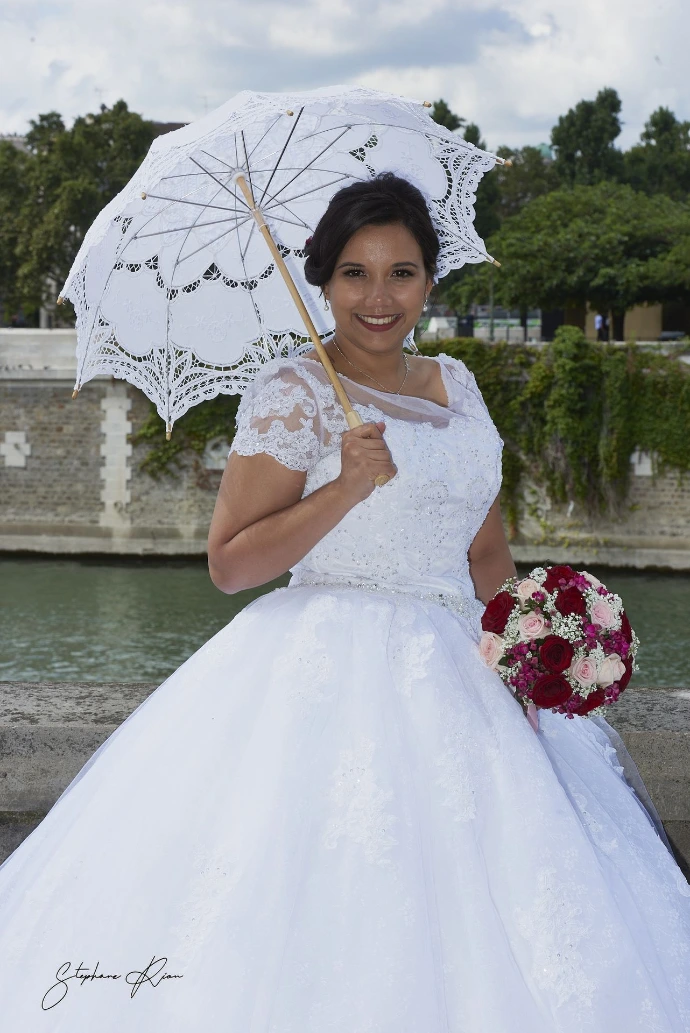 Mariée à l'ombrelle