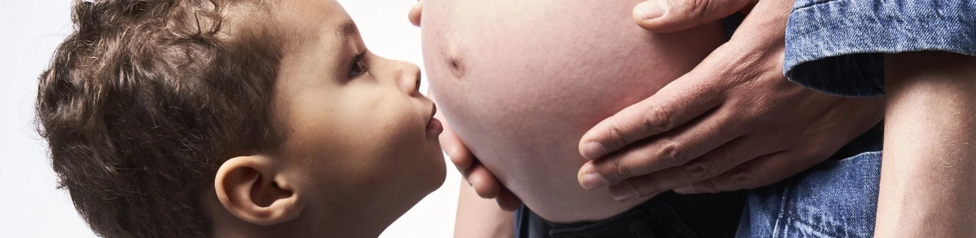 Le baisé au futur bébé